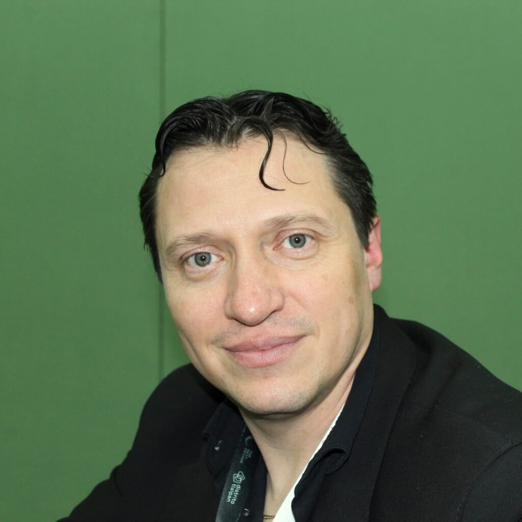 Jonathan Magaña Aguirre. Es líder nacional del proyecto insignia "Envejecimiento y Longevidad Saludable"